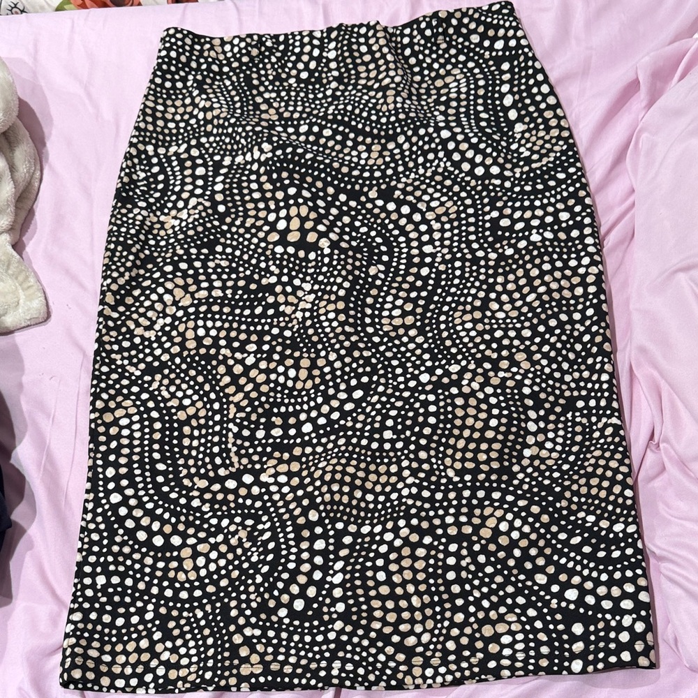 Elegant Black and Cream Patterned Pencil Skirt